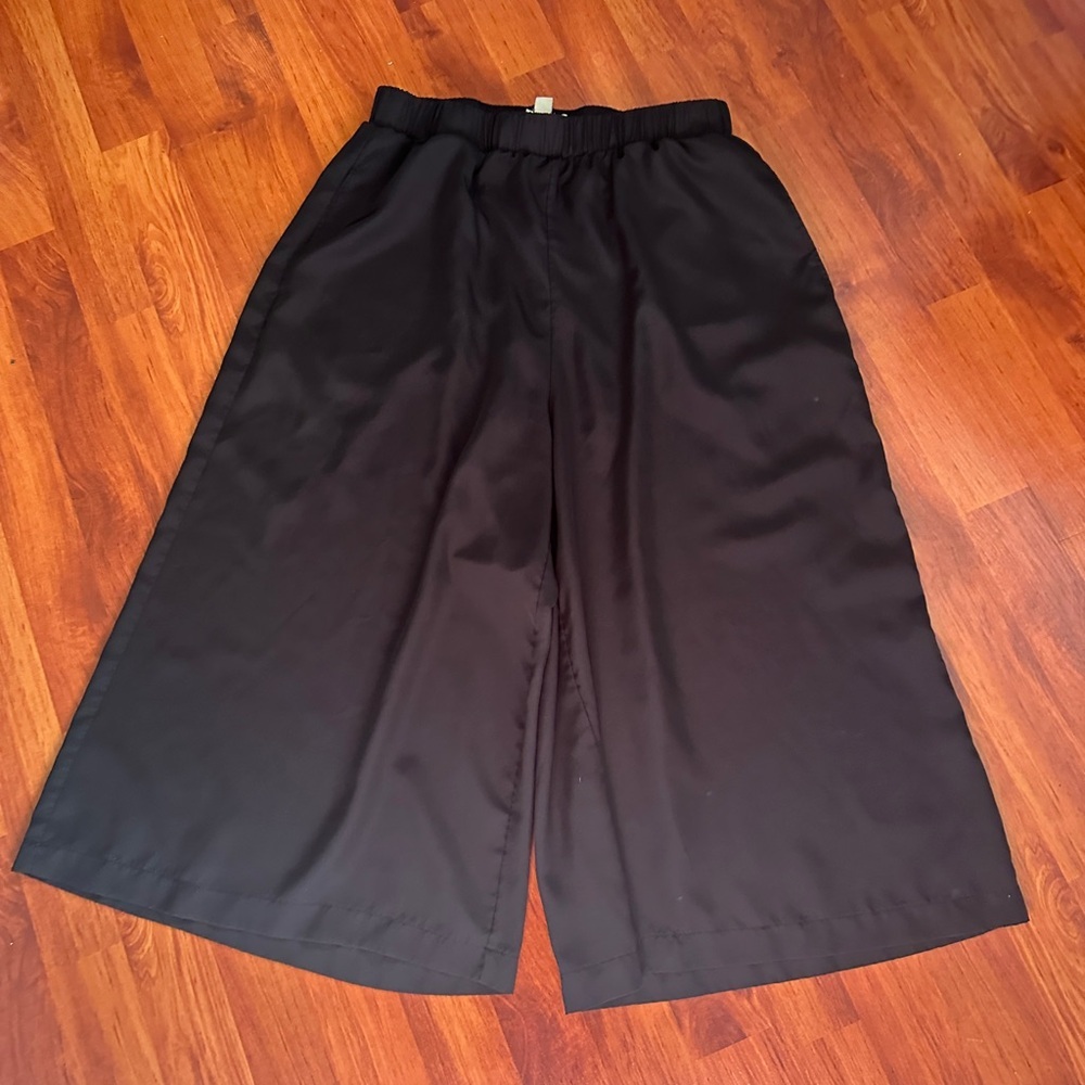 ECI Black Wide-Leg Culottes size M